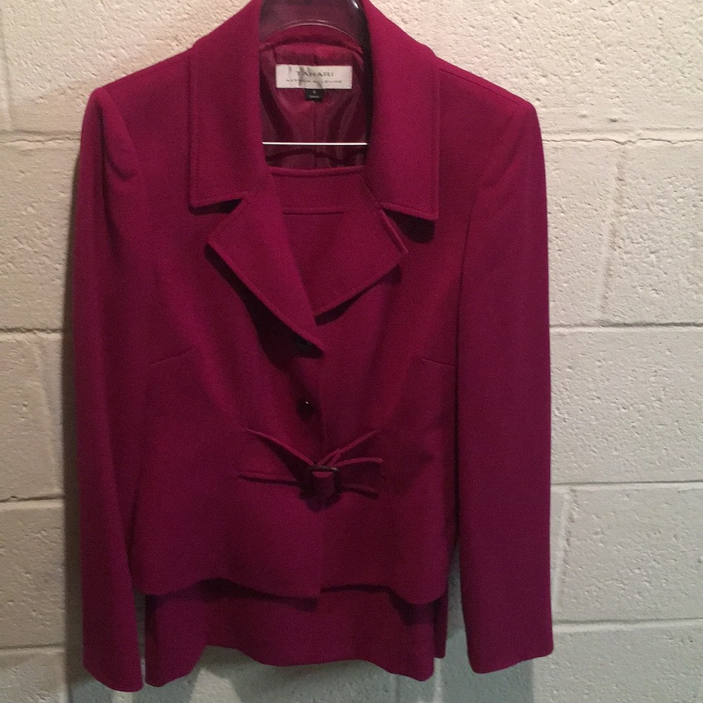 Tahari suit set size 6.